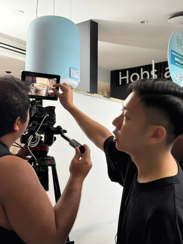 Küche · Director: Dialling in the frame with my camera team.