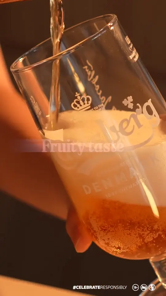 Frame 4 from Carlsberg: Golden Brew