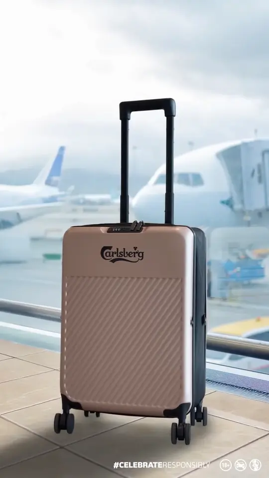Frame 8 from Carlsberg: Golden Luggage