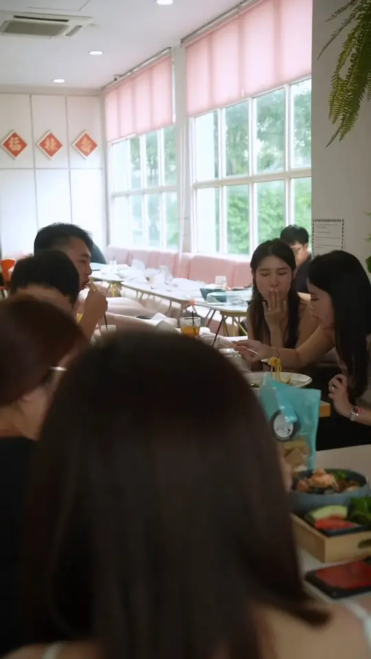 Frame 8 from Manulife: Pawrents Day